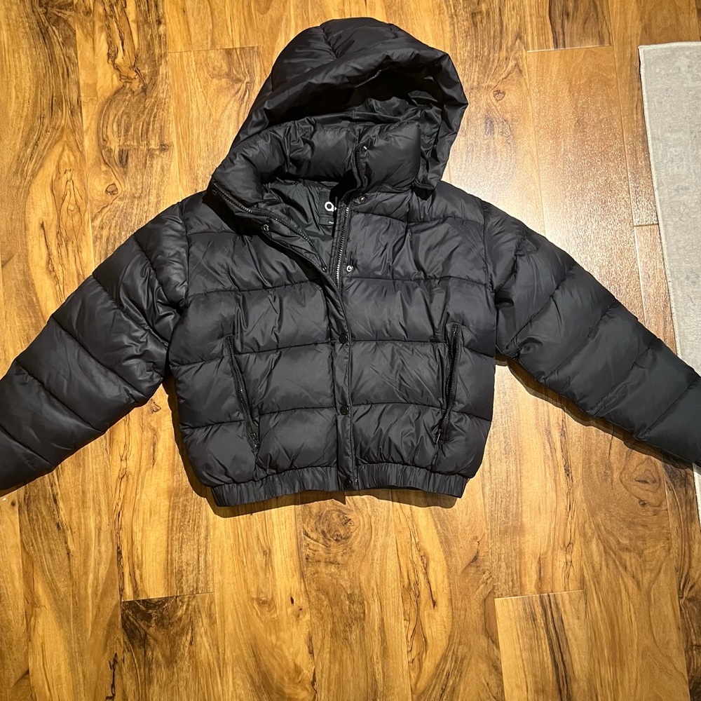 Alo yoga aspen love puffer